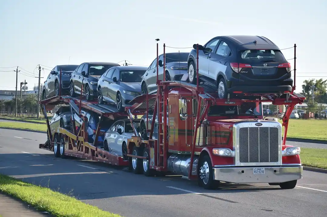 キャリアカーを個人で利用する方法と料金の目安|愛車を運びたいあなたへ