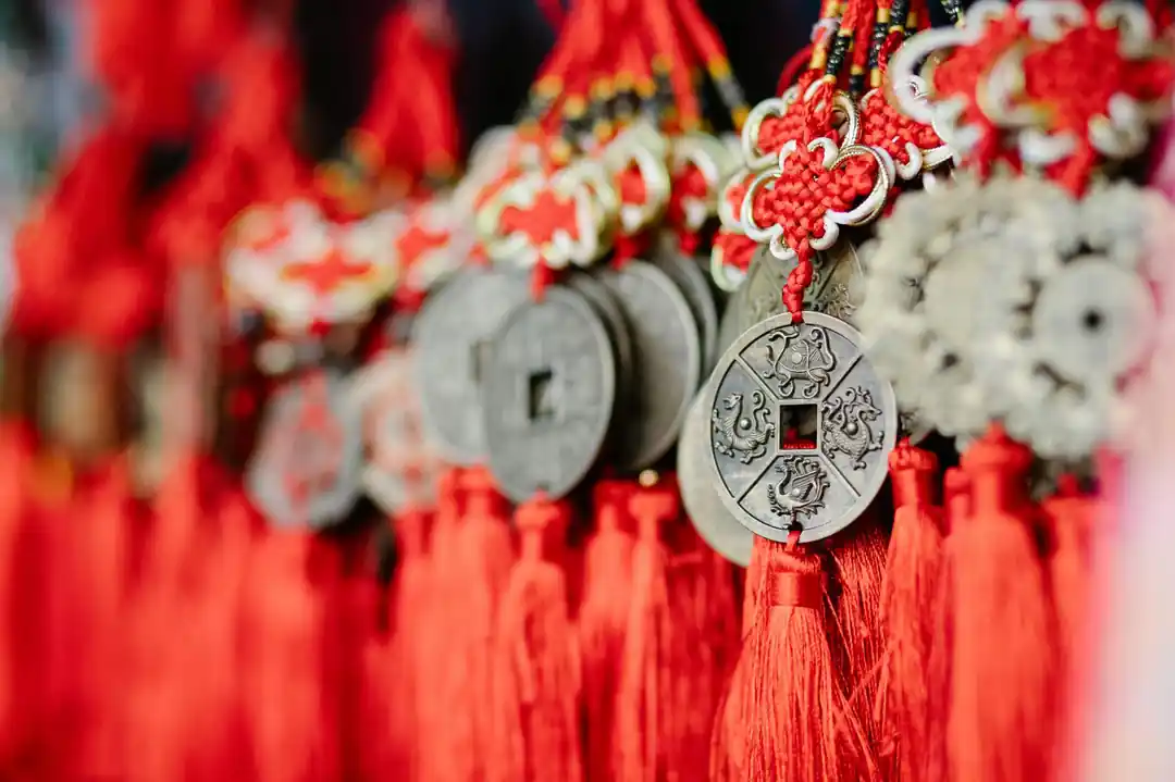 五色錢是什麼?搞懂五行概念,這樣擺放讓你的財運能量大開
