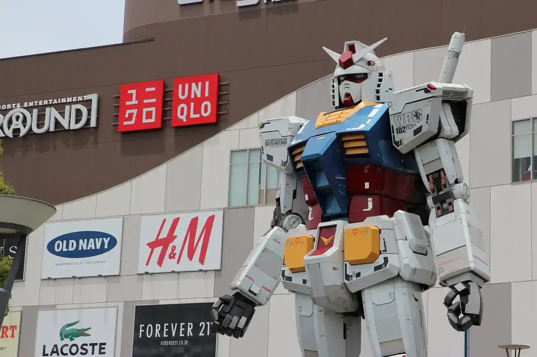 お台場に立つ実物大のガンダム像