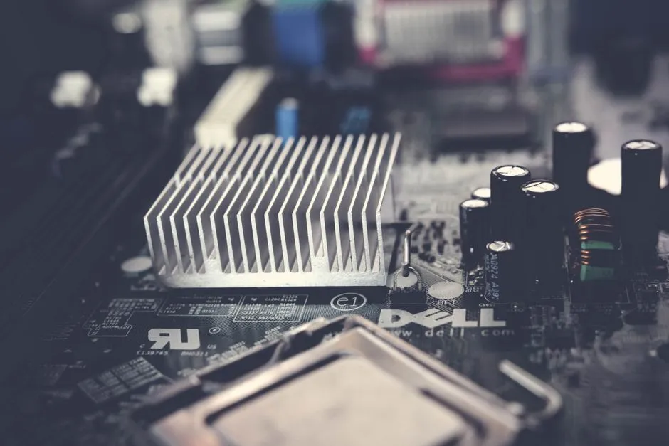 無風扇工業電腦選購指南:高溫惡劣環境下的散熱機制與規格挑選全解析