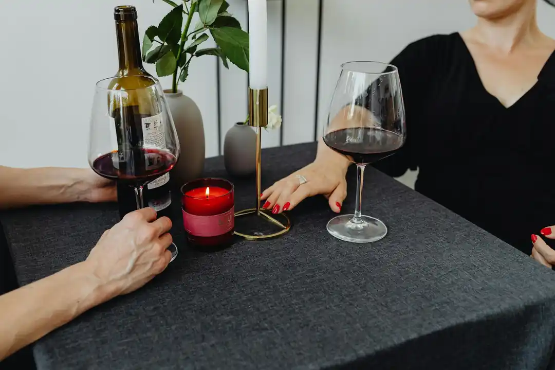 如何準備一頓浪漫的情人節燭光晚餐:從前菜到甜點的完整食譜