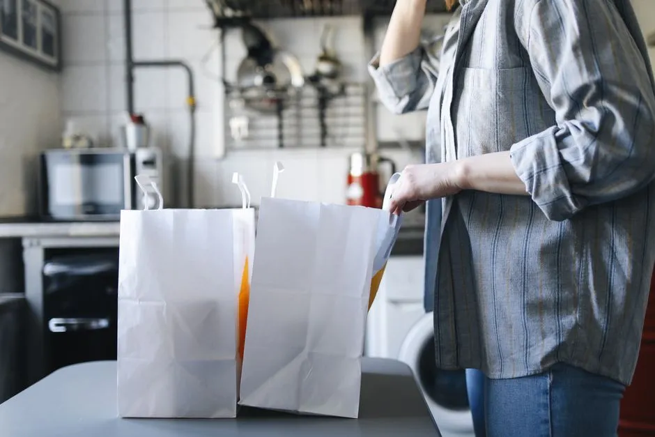 Cost comparison of using delivery apps vs. kitchen delivery