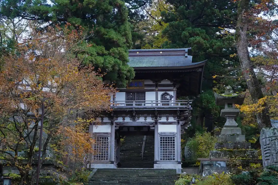 古の響き、現代に息づく物語:日本の神々とその神話