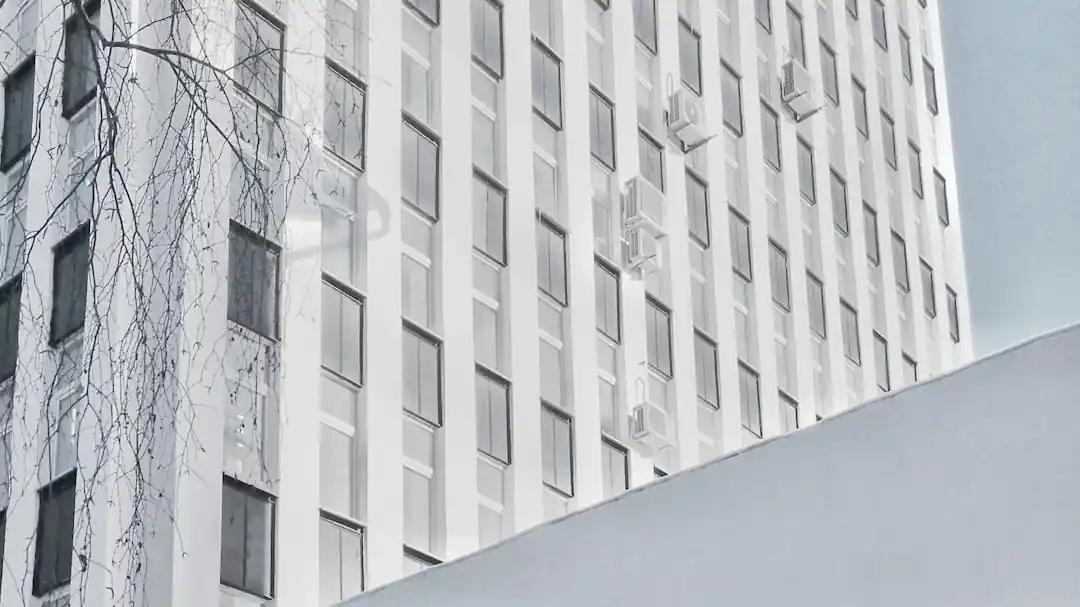 美しきシンプルさ:ミニマリストスタイルの建築デザインを自宅に取り入れる方法