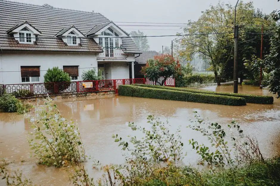 Best battery backup sump pump for living in a flood zone