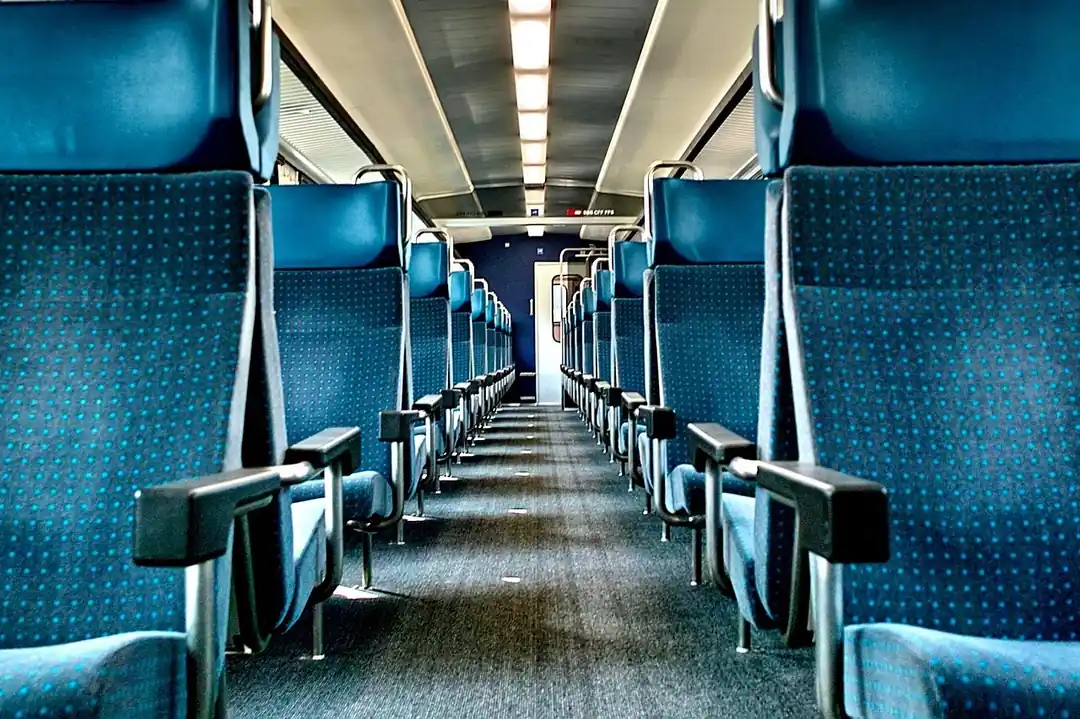 空いている特急列車の車内