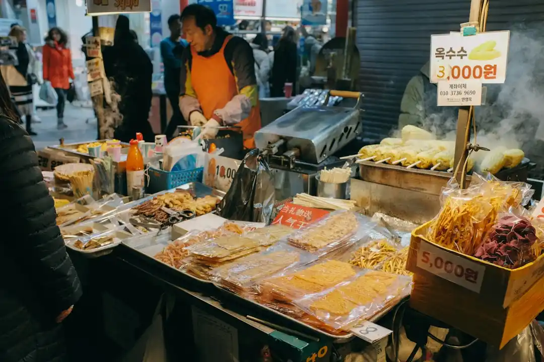 穿梭辦年貨的人情味:年貨大街必買零食與乾貨的私房推薦
