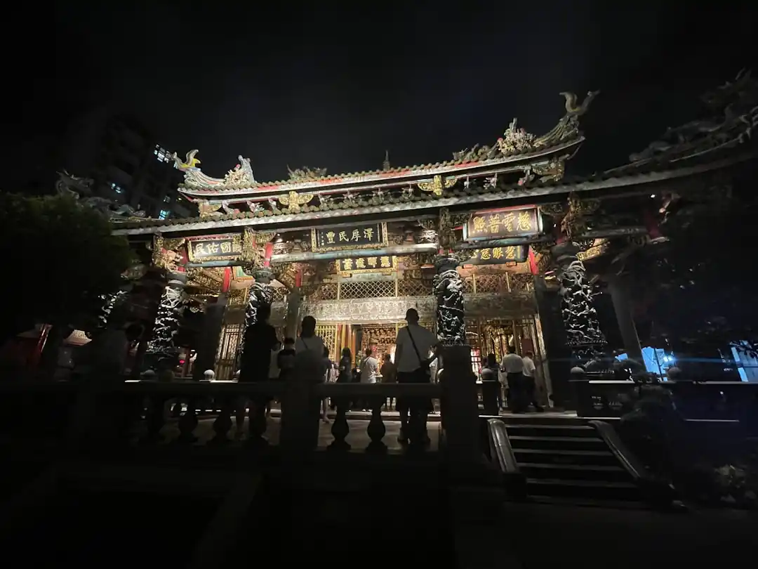 烘爐地怎麼拜?參拜流程、求財方法與禁忌懶人包
