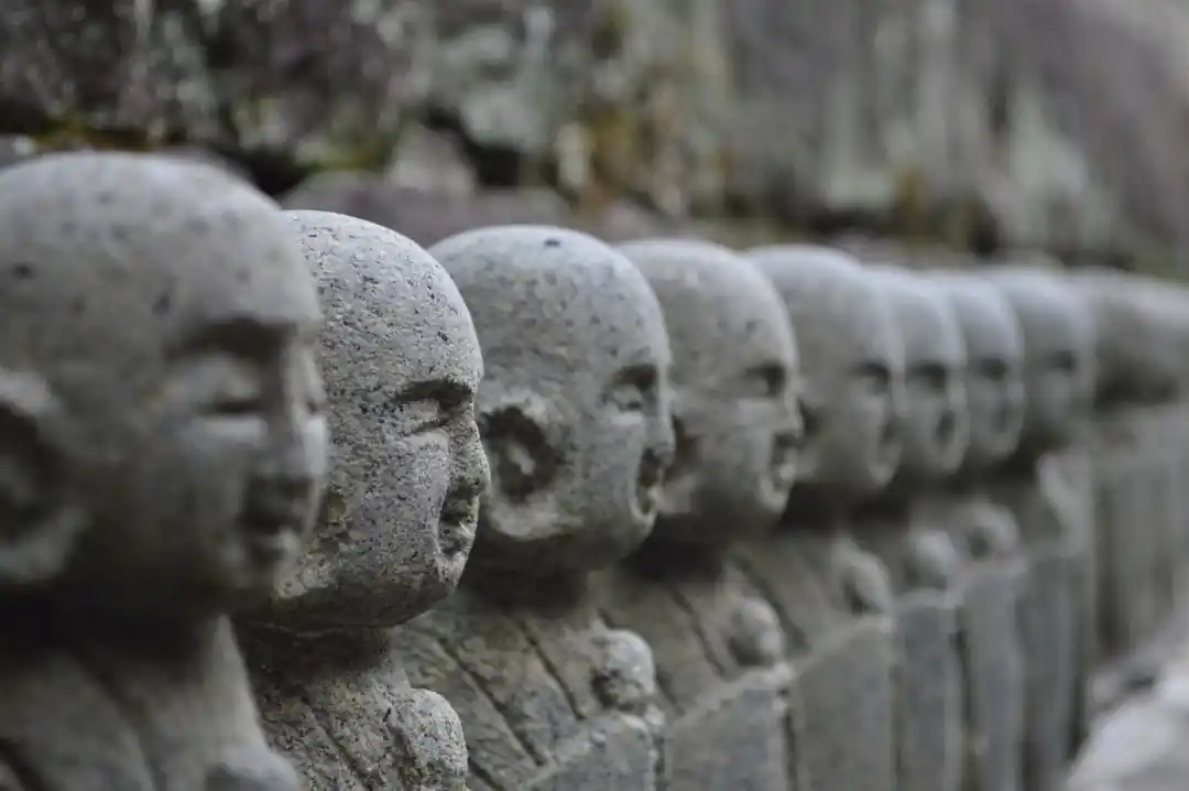 円覚寺の落ち着いた雰囲気の境内