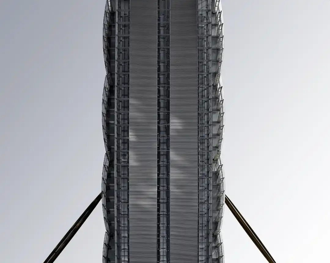秒速衝上雲霄:超高層建築的電梯黑科技,速度與體驗的極致競賽
