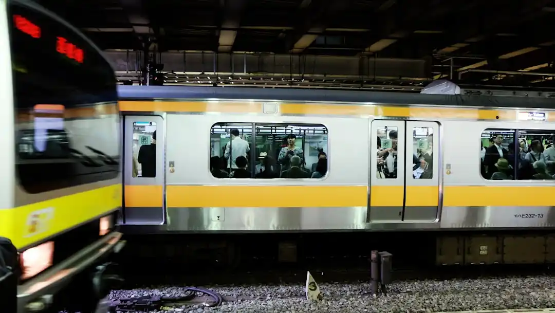 【2026年版】東西線の快速はどこに停まる?停車駅と時刻表を徹底解説