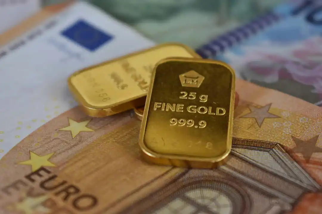 在貨幣不穩定時期,黃金是比現金更好的保值工具嗎?