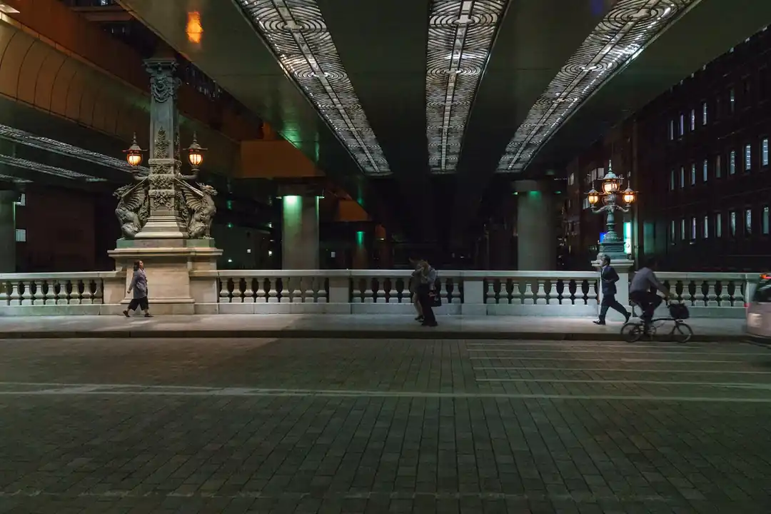 【完全ガイド】日本橋駅の出口をマスター!髙島屋・三越へ迷わず行く最短ルート
