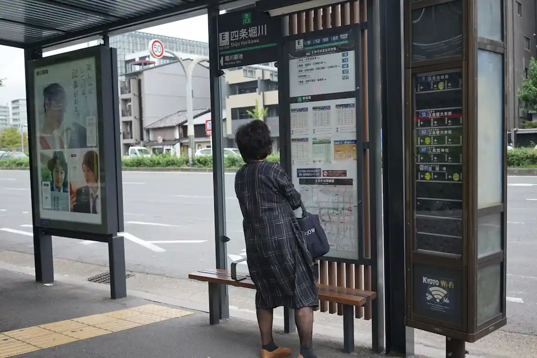 【完全ガイド】日本の路線バスの乗り方と支払い方法を分かりやすく解説