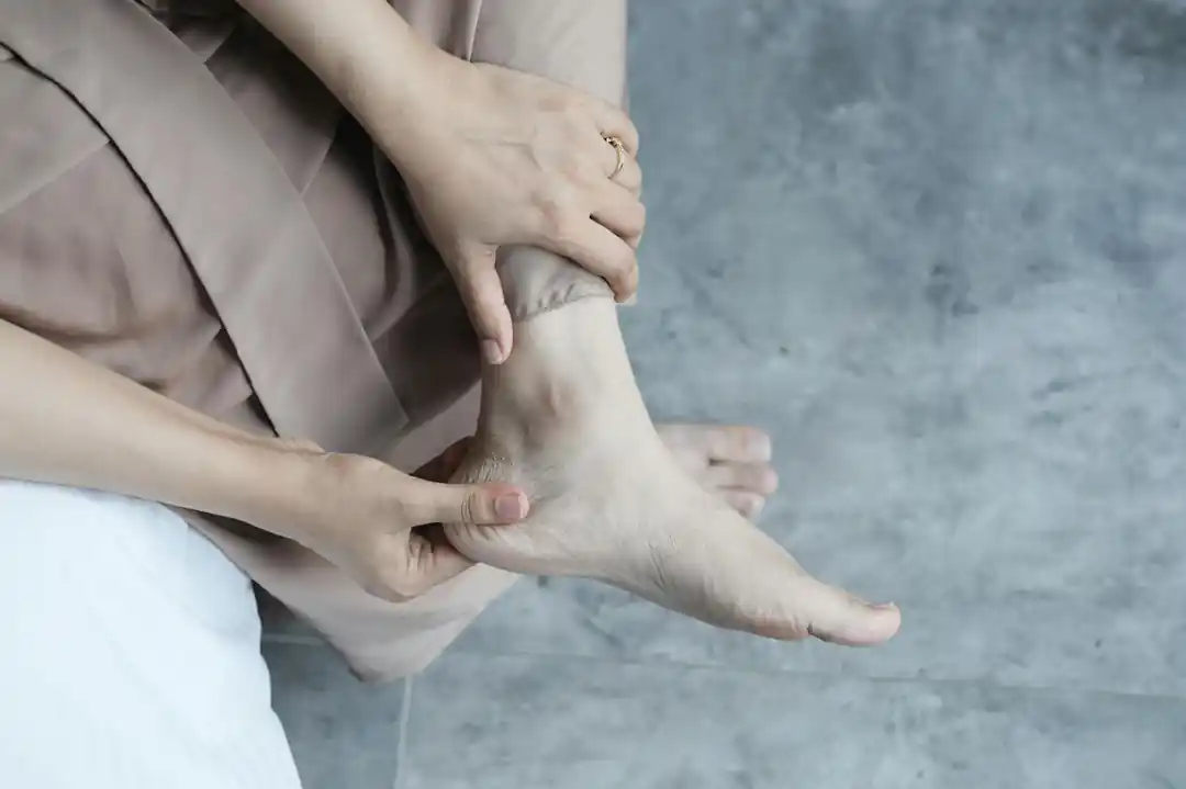 腳麻、抽筋、隱隱作痛?當心!你的雙腳可能「餓」了
