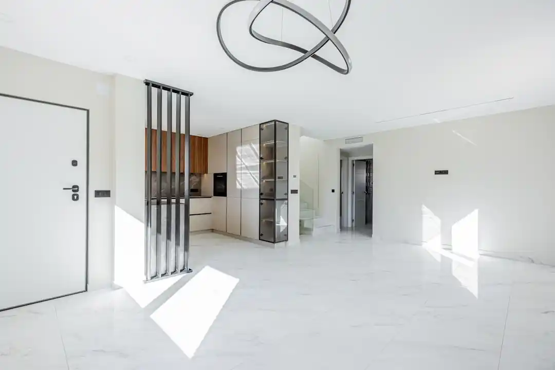 먼지와의 전쟁 끝! 먼지 쌓임을 최소화하는 미니멀리즘 인테리어 꿀팁